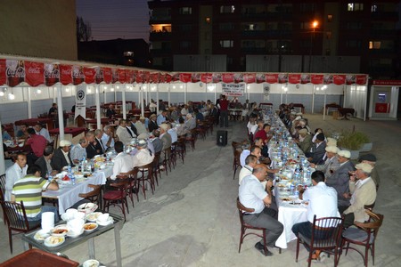 Yüksekova Ticaret ve Sanayi Odası Başkanlığı Yüksekovadaki esnaflara  bir iftar yemeği verdi.