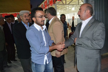 Yüksekova Ticaret ve Sanayi Odası Başkanlığı Yüksekovadaki esnaflara  bir iftar yemeği verdi.