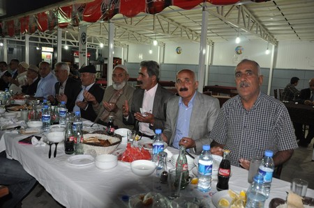 Yüksekova Ticaret ve Sanayi Odası Başkanlığı Yüksekovadaki esnaflara  bir iftar yemeği verdi.