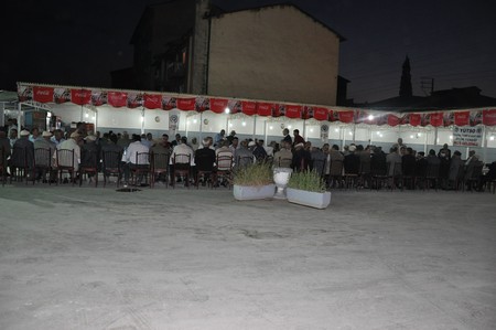 Yüksekova Ticaret ve Sanayi Odası Başkanlığı Yüksekovadaki esnaflara  bir iftar yemeği verdi.