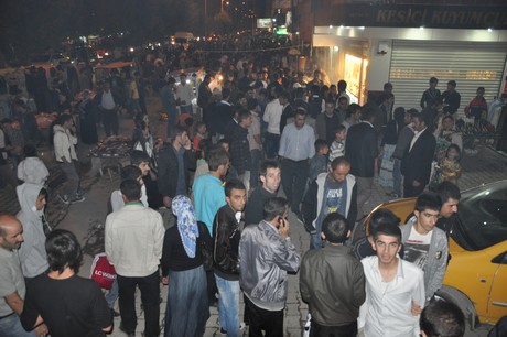 Hakkarinin Yüksekova ilçesinde bayram alışveriş telaşı vatandaşı sardı.