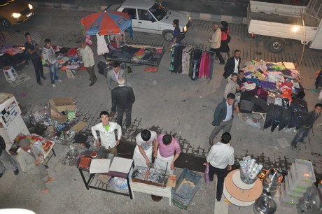 Hakkarinin Yüksekova ilçesinde bayram alışveriş telaşı vatandaşı sardı.