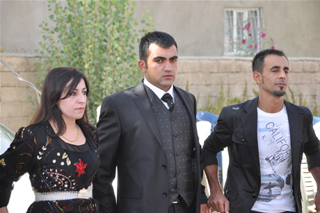 Yüksekova'da 03-04 Eylül 2011 tarihlerinde evlenen bazı çiftleri sizler için sayfamıza taşıdık. Yüksekova Güncel Ailesi olarak tüm çiftlerimize mutluluklar diliyoruz...