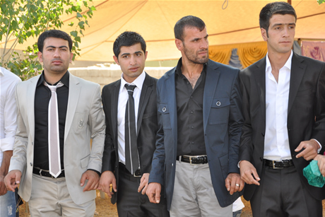 Yüksekova'da 03-04 Eylül 2011 tarihlerinde evlenen bazı çiftleri sizler için sayfamıza taşıdık. Yüksekova Güncel Ailesi olarak tüm çiftlerimize mutluluklar diliyoruz...