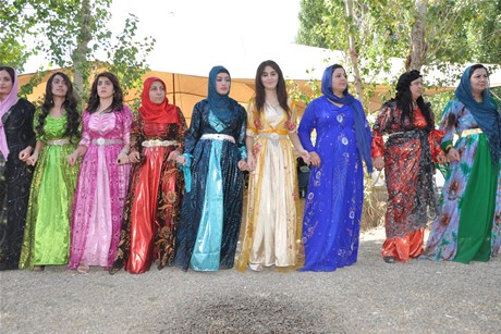 Yüksekova'da 03-04 Eylül 2011 tarihlerinde evlenen bazı çiftleri sizler için sayfamıza taşıdık. Yüksekova Güncel Ailesi olarak tüm çiftlerimize mutluluklar diliyoruz...