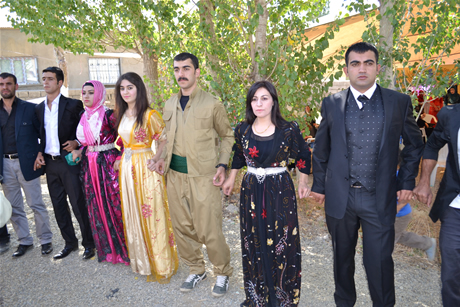 Yüksekova'da 03-04 Eylül 2011 tarihlerinde evlenen bazı çiftleri sizler için sayfamıza taşıdık. Yüksekova Güncel Ailesi olarak tüm çiftlerimize mutluluklar diliyoruz...