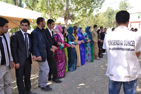 Yüksekova'da 03-04 Eylül 2011 tarihlerinde evlenen bazı çiftleri sizler için sayfamıza taşıdık. Yüksekova Güncel Ailesi olarak tüm çiftlerimize mutluluklar diliyoruz...