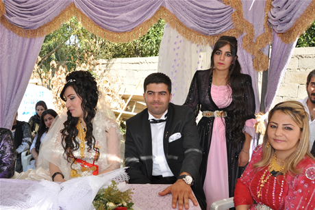 Yüksekova'da 03-04 Eylül 2011 tarihlerinde evlenen bazı çiftleri sizler için sayfamıza taşıdık. Yüksekova Güncel Ailesi olarak tüm çiftlerimize mutluluklar diliyoruz...