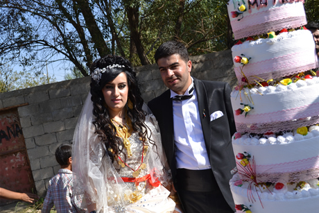 Yüksekova'da 03-04 Eylül 2011 tarihlerinde evlenen bazı çiftleri sizler için sayfamıza taşıdık. Yüksekova Güncel Ailesi olarak tüm çiftlerimize mutluluklar diliyoruz...