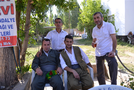 Yüksekova'da 03-04 Eylül 2011 tarihlerinde evlenen bazı çiftleri sizler için sayfamıza taşıdık. Yüksekova Güncel Ailesi olarak tüm çiftlerimize mutluluklar diliyoruz...