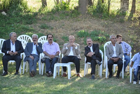 Yüksekova'da 03-04 Eylül 2011 tarihlerinde evlenen bazı çiftleri sizler için sayfamıza taşıdık. Yüksekova Güncel Ailesi olarak tüm çiftlerimize mutluluklar diliyoruz...