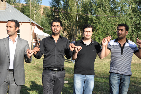 Yüksekova'da 03-04 Eylül 2011 tarihlerinde evlenen bazı çiftleri sizler için sayfamıza taşıdık. Yüksekova Güncel Ailesi olarak tüm çiftlerimize mutluluklar diliyoruz...