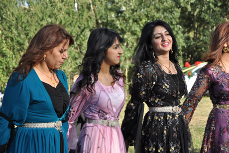 Yüksekova'da 03-04 Eylül 2011 tarihlerinde evlenen bazı çiftleri sizler için sayfamıza taşıdık. Yüksekova Güncel Ailesi olarak tüm çiftlerimize mutluluklar diliyoruz...