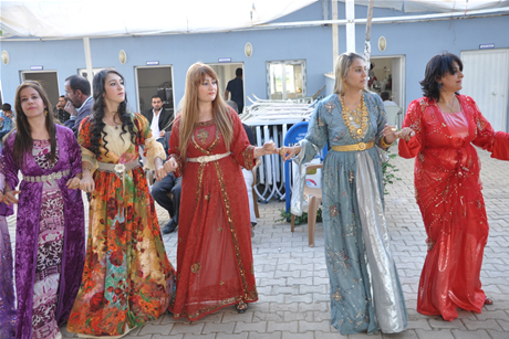 Yüksekova'da 03-04 Eylül 2011 tarihlerinde evlenen bazı çiftleri sizler için sayfamıza taşıdık. Yüksekova Güncel Ailesi olarak tüm çiftlerimize mutluluklar diliyoruz...