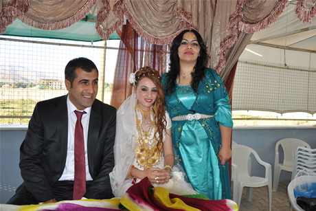 Yüksekova'da 03-04 Eylül 2011 tarihlerinde evlenen bazı çiftleri sizler için sayfamıza taşıdık. Yüksekova Güncel Ailesi olarak tüm çiftlerimize mutluluklar diliyoruz...