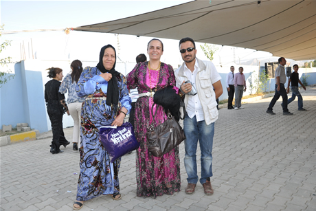 Yüksekova'da 03-04 Eylül 2011 tarihlerinde evlenen bazı çiftleri sizler için sayfamıza taşıdık. Yüksekova Güncel Ailesi olarak tüm çiftlerimize mutluluklar diliyoruz...