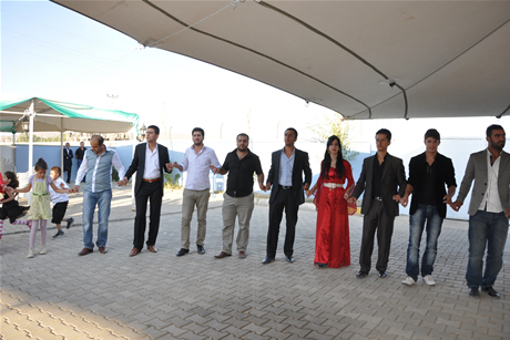 Yüksekova'da 03-04 Eylül 2011 tarihlerinde evlenen bazı çiftleri sizler için sayfamıza taşıdık. Yüksekova Güncel Ailesi olarak tüm çiftlerimize mutluluklar diliyoruz...