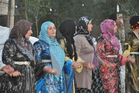 Yüksekova'da 03-04 Eylül 2011 tarihlerinde evlenen bazı çiftleri sizler için sayfamıza taşıdık. Yüksekova Güncel Ailesi olarak tüm çiftlerimize mutluluklar diliyoruz...