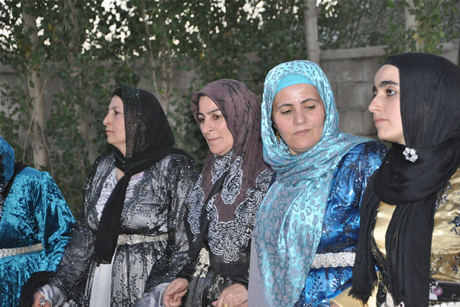 Yüksekova'da 03-04 Eylül 2011 tarihlerinde evlenen bazı çiftleri sizler için sayfamıza taşıdık. Yüksekova Güncel Ailesi olarak tüm çiftlerimize mutluluklar diliyoruz...