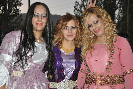 Yüksekova'da 03-04 Eylül 2011 tarihlerinde evlenen bazı çiftleri sizler için sayfamıza taşıdık. Yüksekova Güncel Ailesi olarak tüm çiftlerimize mutluluklar diliyoruz...