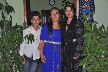 Yüksekova'da 03-04 Eylül 2011 tarihlerinde evlenen bazı çiftleri sizler için sayfamıza taşıdık. Yüksekova Güncel Ailesi olarak tüm çiftlerimize mutluluklar diliyoruz...