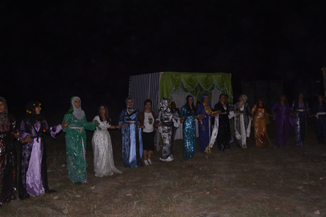 Yüksekova'da 03-04 Eylül 2011 tarihlerinde evlenen bazı çiftleri sizler için sayfamıza taşıdık. Yüksekova Güncel Ailesi olarak tüm çiftlerimize mutluluklar diliyoruz...