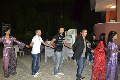 Yüksekova'da 03-04 Eylül 2011 tarihlerinde evlenen bazı çiftleri sizler için sayfamıza taşıdık. Yüksekova Güncel Ailesi olarak tüm çiftlerimize mutluluklar diliyoruz...