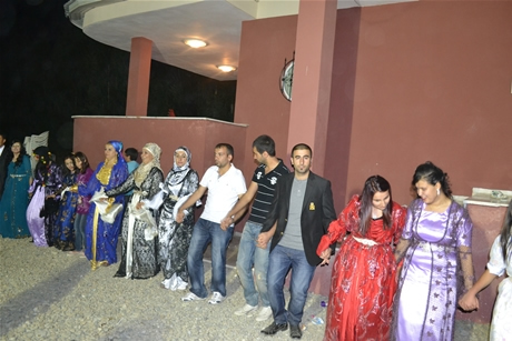 Yüksekova'da 03-04 Eylül 2011 tarihlerinde evlenen bazı çiftleri sizler için sayfamıza taşıdık. Yüksekova Güncel Ailesi olarak tüm çiftlerimize mutluluklar diliyoruz...