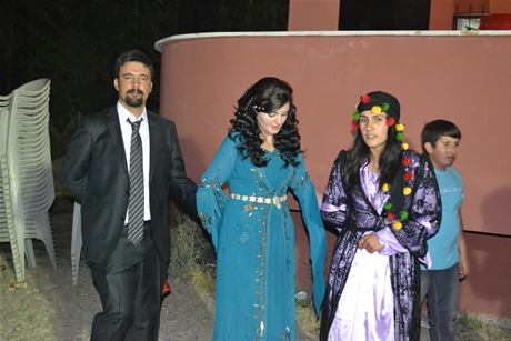 Yüksekova'da 03-04 Eylül 2011 tarihlerinde evlenen bazı çiftleri sizler için sayfamıza taşıdık. Yüksekova Güncel Ailesi olarak tüm çiftlerimize mutluluklar diliyoruz...