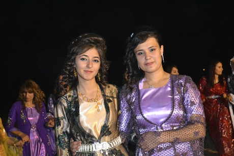 Yüksekova'da 03-04 Eylül 2011 tarihlerinde evlenen bazı çiftleri sizler için sayfamıza taşıdık. Yüksekova Güncel Ailesi olarak tüm çiftlerimize mutluluklar diliyoruz...