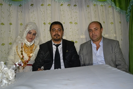 Yüksekova'da 03-04 Eylül 2011 tarihlerinde evlenen bazı çiftleri sizler için sayfamıza taşıdık. Yüksekova Güncel Ailesi olarak tüm çiftlerimize mutluluklar diliyoruz...