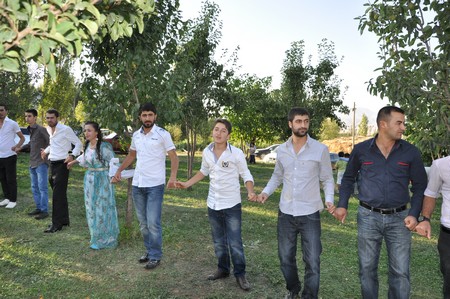 Hakkari'nin Yüksekova ilçesinde 10-11.2011 Eylül Dünya evine giren bazı çiftlerimizi sizler için sayfamıza taşıdık. Yüksekova Güncel ailesi olarak tüm çiftlerimize mutluluklar dileriz.
