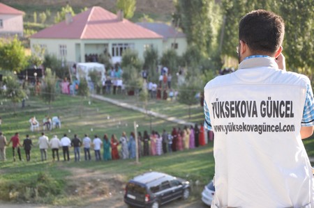 Hakkari'nin Yüksekova ilçesinde 10-11.2011 Eylül Dünya evine giren bazı çiftlerimizi sizler için sayfamıza taşıdık. Yüksekova Güncel ailesi olarak tüm çiftlerimize mutluluklar dileriz.