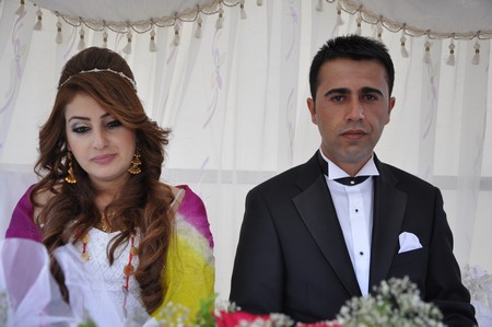 Hakkari'nin Yüksekova ilçesinde 10-11.2011 Eylül Dünya evine giren bazı çiftlerimizi sizler için sayfamıza taşıdık. Yüksekova Güncel ailesi olarak tüm çiftlerimize mutluluklar dileriz.