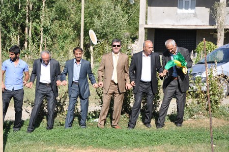Hakkari'nin Yüksekova ilçesinde 10-11.2011 Eylül Dünya evine giren bazı çiftlerimizi sizler için sayfamıza taşıdık. Yüksekova Güncel ailesi olarak tüm çiftlerimize mutluluklar dileriz.