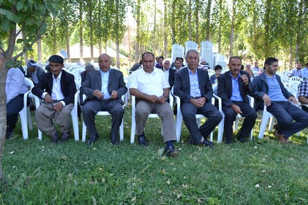 Hakkari'nin Yüksekova ilçesinde 10-11.2011 Eylül Dünya evine giren bazı çiftlerimizi sizler için sayfamıza taşıdık. Yüksekova Güncel ailesi olarak tüm çiftlerimize mutluluklar dileriz.