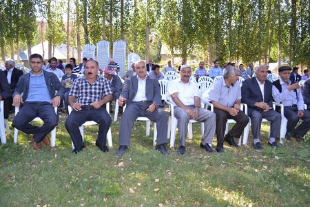 Hakkari'nin Yüksekova ilçesinde 10-11.2011 Eylül Dünya evine giren bazı çiftlerimizi sizler için sayfamıza taşıdık. Yüksekova Güncel ailesi olarak tüm çiftlerimize mutluluklar dileriz.