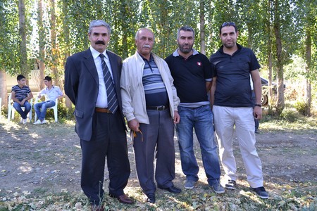 Hakkari'nin Yüksekova ilçesinde 10-11.2011 Eylül Dünya evine giren bazı çiftlerimizi sizler için sayfamıza taşıdık. Yüksekova Güncel ailesi olarak tüm çiftlerimize mutluluklar dileriz.