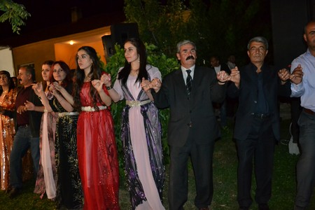 Hakkari'nin Yüksekova ilçesinde 10-11.2011 Eylül Dünya evine giren bazı çiftlerimizi sizler için sayfamıza taşıdık. Yüksekova Güncel ailesi olarak tüm çiftlerimize mutluluklar dileriz.