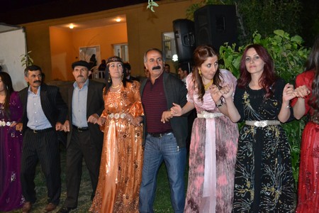 Hakkari'nin Yüksekova ilçesinde 10-11.2011 Eylül Dünya evine giren bazı çiftlerimizi sizler için sayfamıza taşıdık. Yüksekova Güncel ailesi olarak tüm çiftlerimize mutluluklar dileriz.