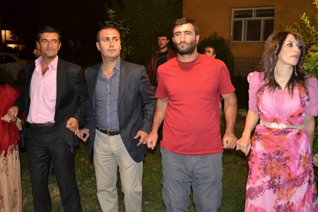 Hakkari'nin Yüksekova ilçesinde 10-11.2011 Eylül Dünya evine giren bazı çiftlerimizi sizler için sayfamıza taşıdık. Yüksekova Güncel ailesi olarak tüm çiftlerimize mutluluklar dileriz.