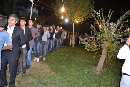 Hakkari'nin Yüksekova ilçesinde 10-11.2011 Eylül Dünya evine giren bazı çiftlerimizi sizler için sayfamıza taşıdık. Yüksekova Güncel ailesi olarak tüm çiftlerimize mutluluklar dileriz.
