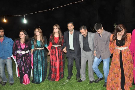 Hakkari'nin Yüksekova ilçesinde 10-11.2011 Eylül Dünya evine giren bazı çiftlerimizi sizler için sayfamıza taşıdık. Yüksekova Güncel ailesi olarak tüm çiftlerimize mutluluklar dileriz.