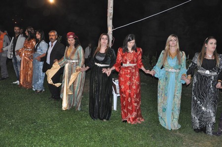 Hakkari'nin Yüksekova ilçesinde 10-11.2011 Eylül Dünya evine giren bazı çiftlerimizi sizler için sayfamıza taşıdık. Yüksekova Güncel ailesi olarak tüm çiftlerimize mutluluklar dileriz.