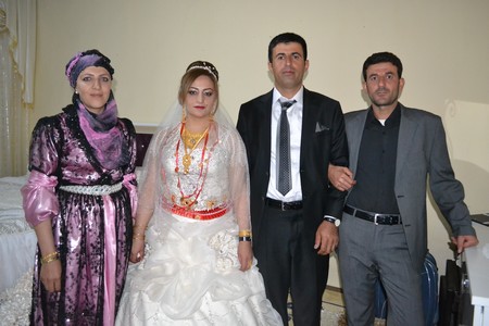 Hakkari'nin Yüksekova ilçesinde 10-11.2011 Eylül Dünya evine giren bazı çiftlerimizi sizler için sayfamıza taşıdık. Yüksekova Güncel ailesi olarak tüm çiftlerimize mutluluklar dileriz.