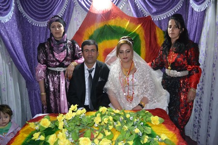 Hakkari'nin Yüksekova ilçesinde 10-11.2011 Eylül Dünya evine giren bazı çiftlerimizi sizler için sayfamıza taşıdık. Yüksekova Güncel ailesi olarak tüm çiftlerimize mutluluklar dileriz.