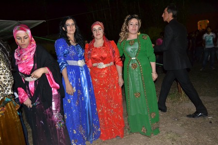 Hakkari'nin Yüksekova ilçesinde 10-11.2011 Eylül Dünya evine giren bazı çiftlerimizi sizler için sayfamıza taşıdık. Yüksekova Güncel ailesi olarak tüm çiftlerimize mutluluklar dileriz.