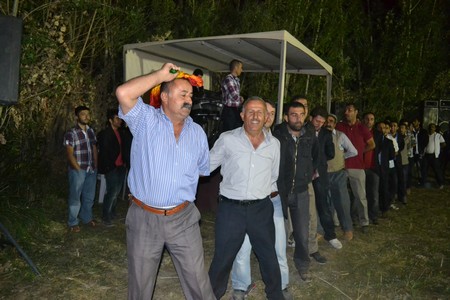 Hakkari'nin Yüksekova ilçesinde 10-11.2011 Eylül Dünya evine giren bazı çiftlerimizi sizler için sayfamıza taşıdık. Yüksekova Güncel ailesi olarak tüm çiftlerimize mutluluklar dileriz.