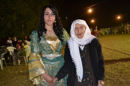 Hakkari'nin Yüksekova ilçesinde 10-11.2011 Eylül Dünya evine giren bazı çiftlerimizi sizler için sayfamıza taşıdık. Yüksekova Güncel ailesi olarak tüm çiftlerimize mutluluklar dileriz.