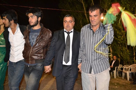 Hakkari'nin Yüksekova ilçesinde 10-11.2011 Eylül Dünya evine giren bazı çiftlerimizi sizler için sayfamıza taşıdık. Yüksekova Güncel ailesi olarak tüm çiftlerimize mutluluklar dileriz.